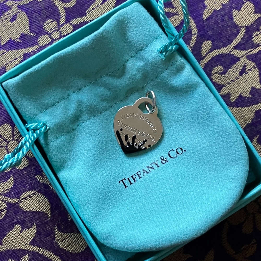 Authentic Tiffany & Co. Return to Tiffany’s heart black splash Sterling …